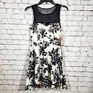 Trixxi Black & White Floral Formal Flare Dress Juniors Size M NWT Event Dance